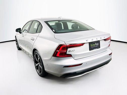 2024 Volvo S60 B5 Plus Dark Theme