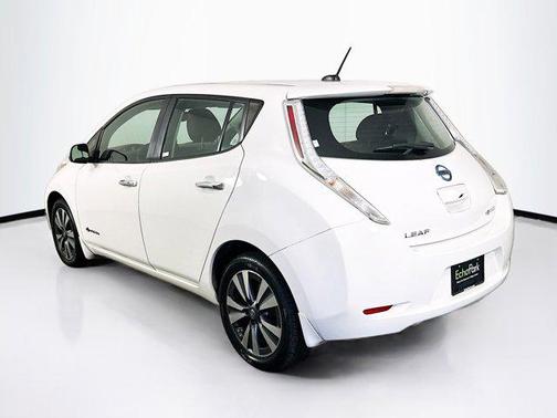 Glacier White 2017 Nissan Leaf SV