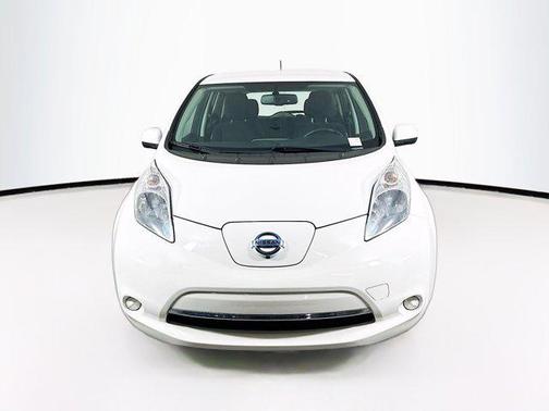 Glacier White 2017 Nissan Leaf SV