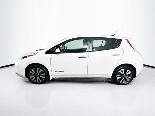 Glacier White 2017 Nissan Leaf SV