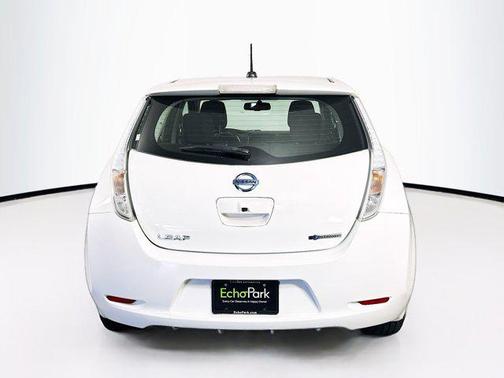 Glacier White 2017 Nissan Leaf SV