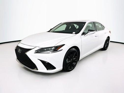 2023 Lexus ES 300h F SPORT Handling