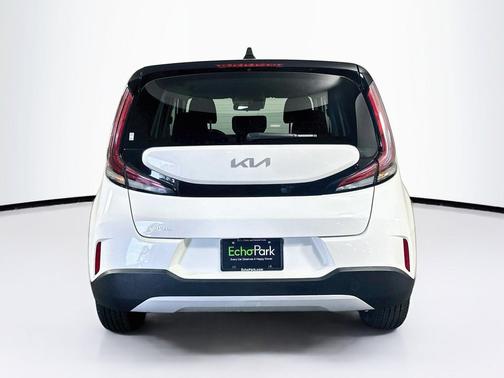 White 2025 Kia Soul LX