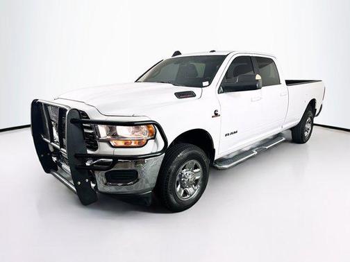 Bright White Clearcoat 2022 RAM 2500 Big Horn Crew Cab 4x4 8' Box