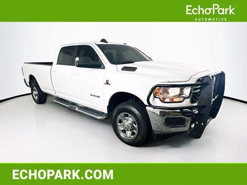Bright White Clearcoat 2022 RAM 2500 Big Horn Crew Cab 4x4 8' Box
