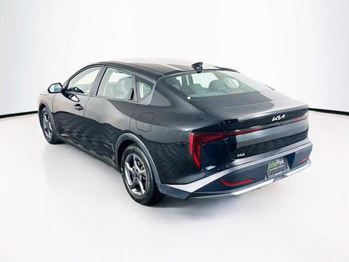 Aurora Black Pearl 2025 Kia K4 LXS