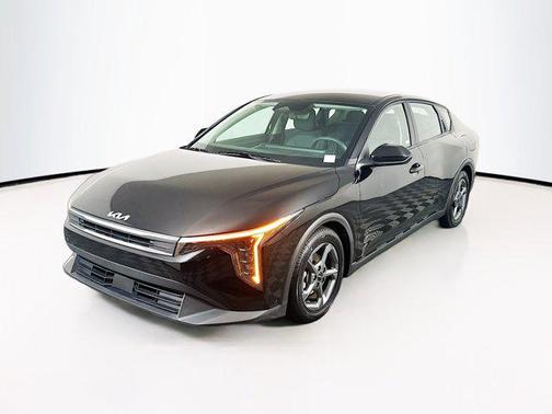 Aurora Black Pearl 2025 Kia K4 LXS