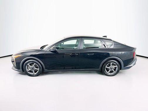 Aurora Black Pearl 2025 Kia K4 LXS