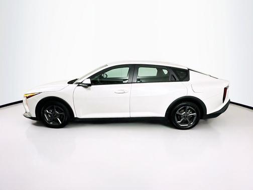 Snow White Pearl 2025 Kia K4 LXS