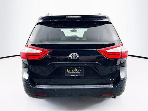 2016 Toyota Sienna XLE