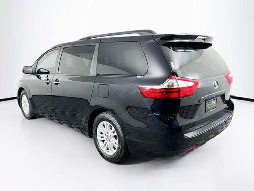 2016 Toyota Sienna XLE