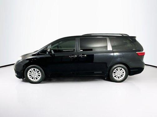 2016 Toyota Sienna XLE