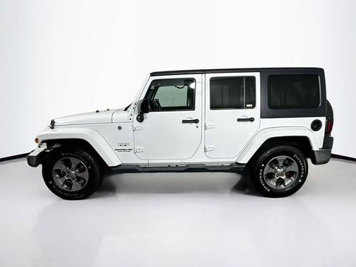 Bright White Clearcoat 2017 Jeep Wrangler Unlimited Sahara