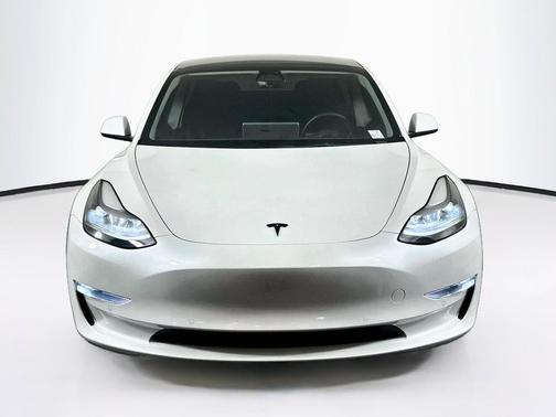 Pearl White Multi-Coat 2022 Tesla Model 3 Long Range
