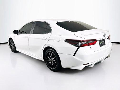White 2022 Toyota Camry SE