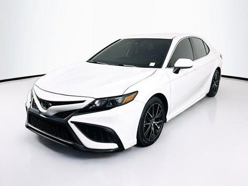 White 2022 Toyota Camry SE