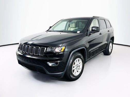 Diamond Black Crystal Pearlcoat 2018 Jeep Grand Cherokee Laredo