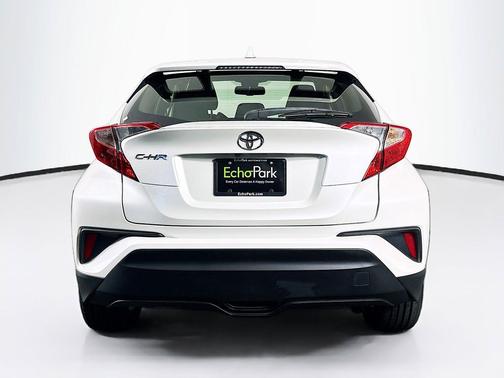 Blizzard Pearl 2018 Toyota C-HR XLE