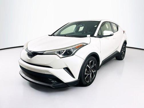 Blizzard Pearl 2018 Toyota C-HR XLE