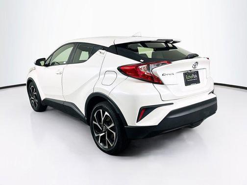 Blizzard Pearl 2018 Toyota C-HR XLE