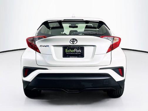Blizzard Pearl 2018 Toyota C-HR XLE