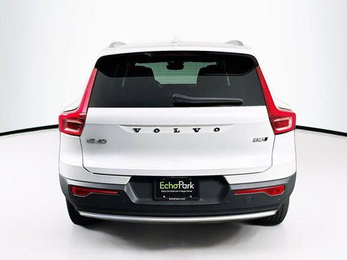 2024 Volvo XC40 B5 Plus Bright Theme