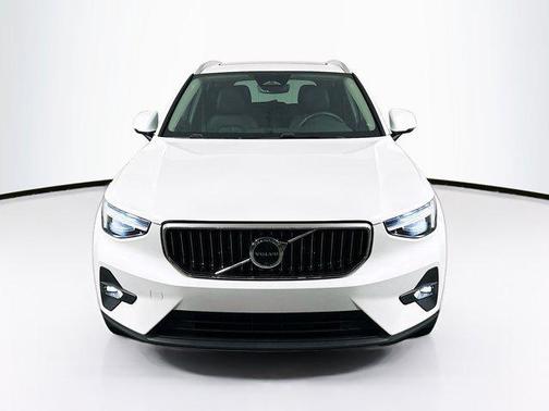 2024 Volvo XC40 B5 Plus Bright Theme