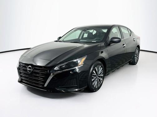 Super Black 2025 Nissan Altima SV FWD