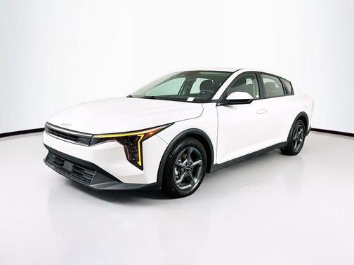 Snow White Pearl 2025 Kia K4 LXS