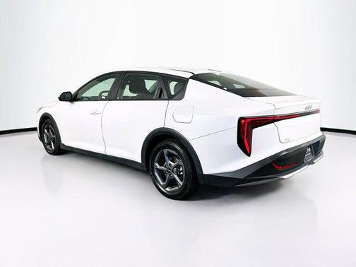 Snow White Pearl 2025 Kia K4 LXS