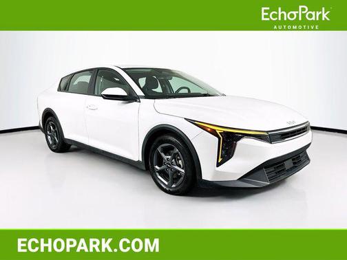 Snow White Pearl 2025 Kia K4 LXS