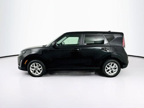 Fusion Black 2025 Kia Soul LX