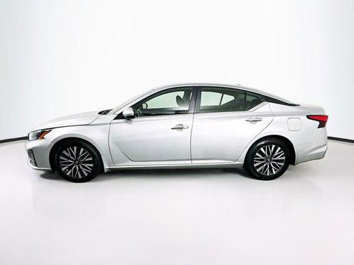 Brilliant Silver Metallic 2023 Nissan Altima 2.5 SV