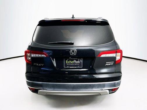 Crystal Black Pearl 2019 Honda Pilot Touring 8-Passenger