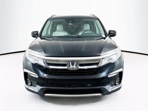Crystal Black Pearl 2019 Honda Pilot Touring 8-Passenger