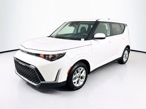 Snow White Pearl 2025 Kia Soul LX