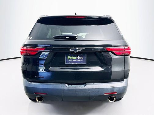 Mosaic Black Metallic 2022 Chevrolet Traverse LS