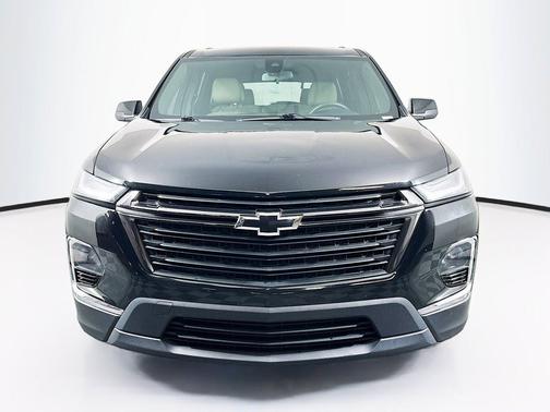 Mosaic Black Metallic 2022 Chevrolet Traverse LS