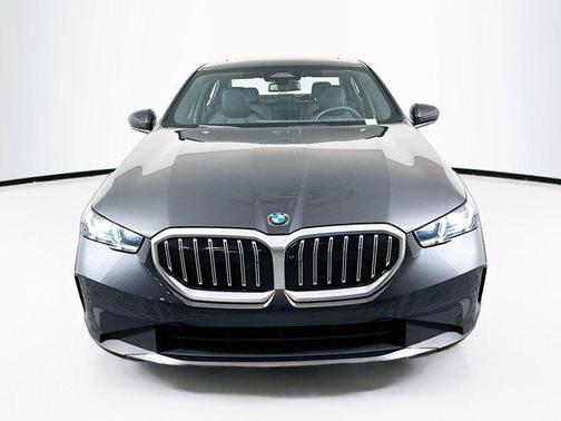 2025 BMW 530 530i