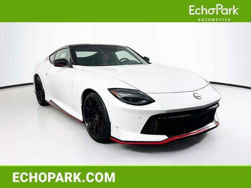Everest White Pearl Tricoat/Super Black 2024 Nissan Z NISMO Auto
