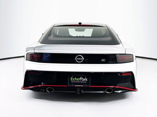 Everest White Pearl Tricoat/Super Black 2024 Nissan Z NISMO Auto