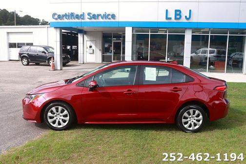 Pearl 2024 Toyota Corolla LE
