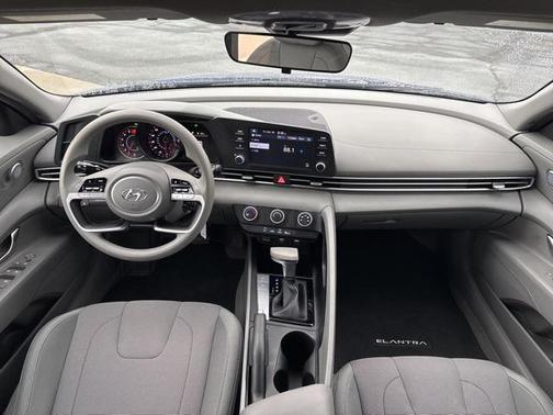 2022 Hyundai ELANTRA SE