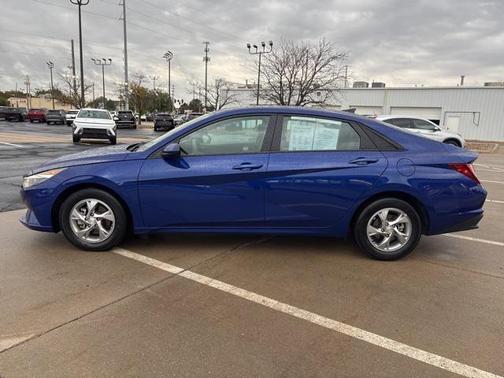 2022 Hyundai ELANTRA SE