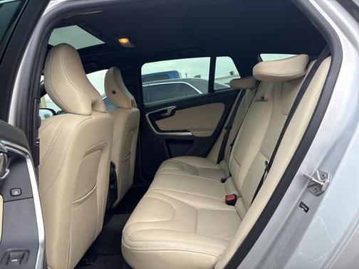 2015 Volvo V60 T5 Platinum