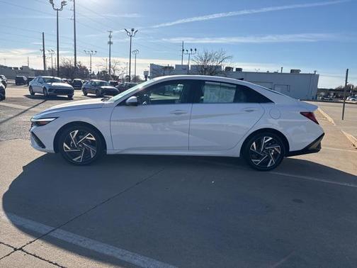 2025 Hyundai ELANTRA Limited