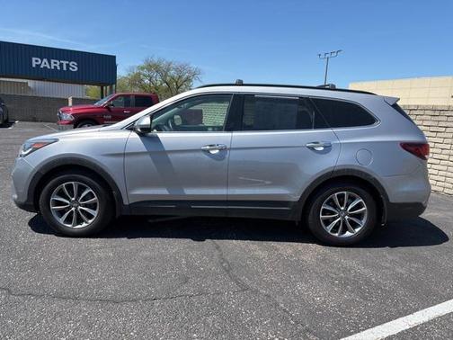 2017 Hyundai SANTA FE SE