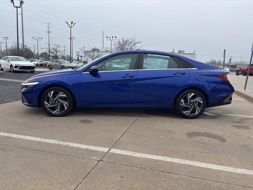 2025 Hyundai ELANTRA SEL
