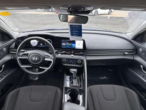 2025 Hyundai ELANTRA SEL