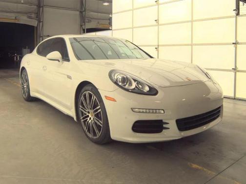 2015 Porsche Panamera 4